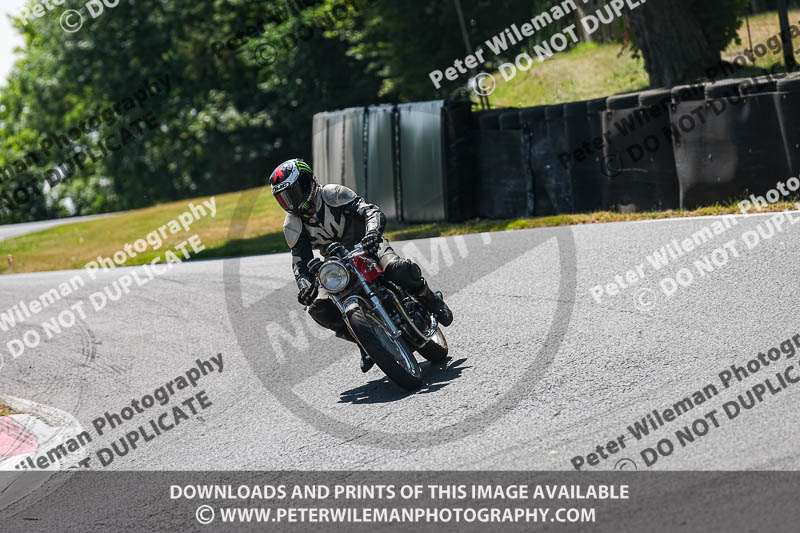 cadwell park;cadwell park photographs;cadwell trackday photographs;enduro digital images;event digital images;eventdigitalimages;peter wileman photography;racing digital images;trackday digital images;trackday photos